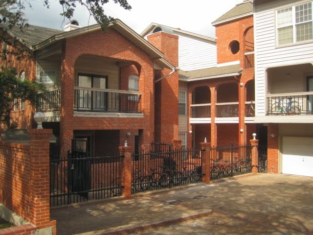 3200 Duval St in Austin, TX - Foto de edificio - Building Photo