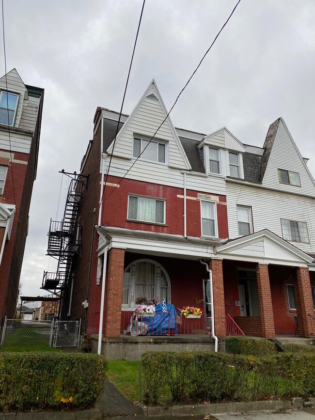 7 Oakland Sq, Unit Second Middle in Pittsburgh, PA - Foto de edificio - Building Photo