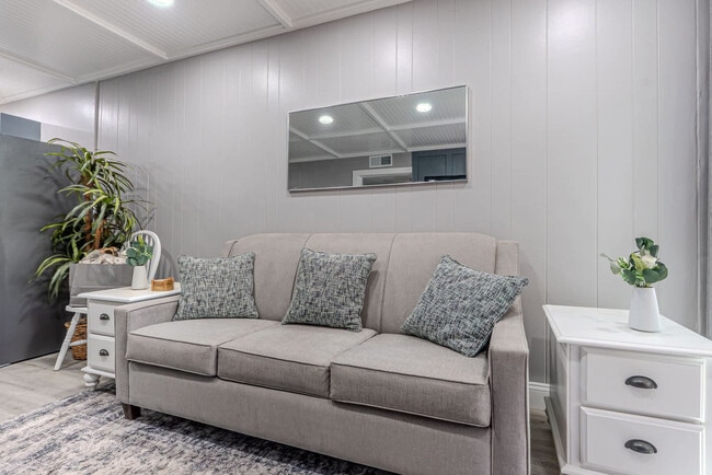 21 Lagoon Rd in Hilton Head Island, SC - Building Photo - Building Photo