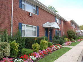 Westview Apartment Homes in Westwood, NJ - Foto de edificio - Building Photo