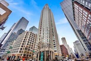 345 N La Salle Dr in Chicago, IL - Building Photo