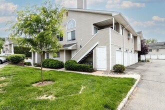 2 Ashley Ct in Bedminster, NJ - Building Photo - Building Photo