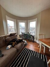 59 Cedar St, Unit 2 in Somerville, MA - Foto de edificio - Building Photo
