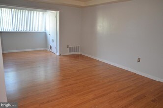 100 Royal Oak Dr in Bel Air, MD - Building Photo - Building Photo