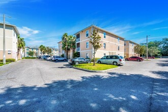 Uptown Palms Apartments in Tampa, FL - Building Photo - Building Photo