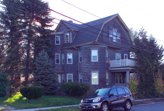 11 W Elm Ave in Quincy, MA - Building Photo - Building Photo