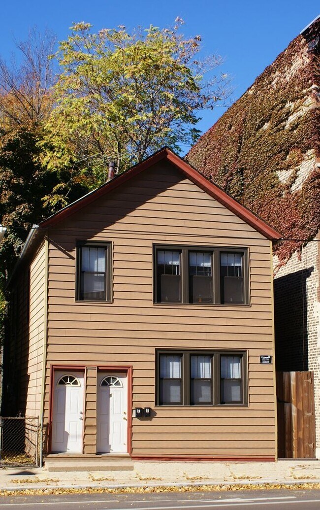 2258 N Southport Ave, Unit 2254-1 in Chicago, IL - Building Photo - Building Photo