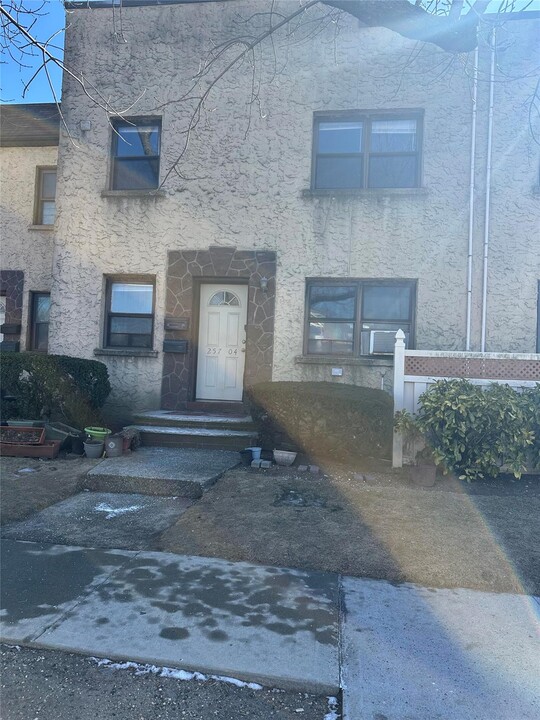 257-4 Hillside Ave. in Queens, NY - Foto de edificio