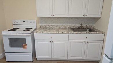 512 N 27th St in Fort Pierce, FL - Building Photo - Building Photo
