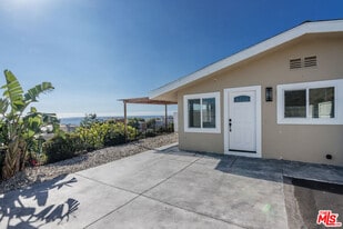 22609 Pacific Coast Hwy in Malibu, CA - Building Photo