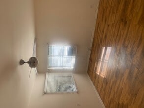 18332 Superior St in Los Angeles, CA - Building Photo - Building Photo