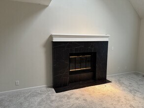 11740 Oakmont St in Overland Park, KS - Foto de edificio - Building Photo