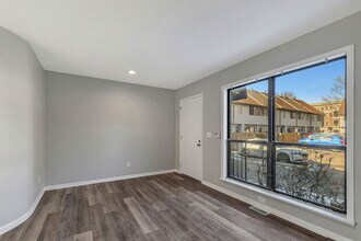 2410 Grandview Ave in Cincinnati, OH - Foto de edificio - Building Photo