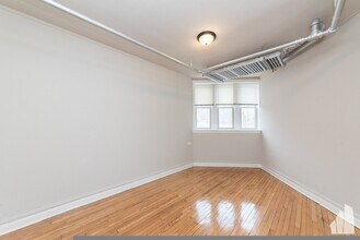 4233 W Addison St, Unit 2 in Chicago, IL - Building Photo - Building Photo