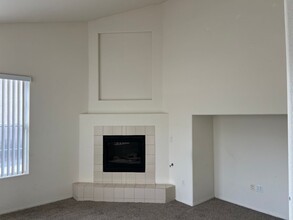 10590 Firebush Dr in Las Vegas, NV - Building Photo - Building Photo