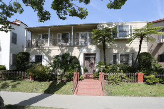 133 S Canon Dr in Beverly Hills, CA - Building Photo - Building Photo