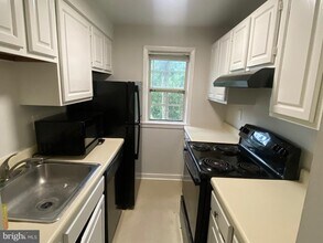 810 S Arlington Mill Dr in Arlington, VA - Building Photo - Building Photo
