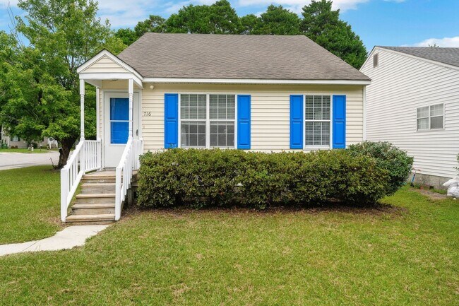 716 Varsity Dr in Wilmington, NC - Building Photo - Building Photo