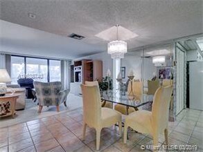 16400 Golf Club Rd-Unit -303 in Weston, FL - Foto de edificio - Building Photo