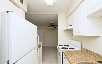 5911 Prince James Dr in Springfield, VA - Building Photo - Building Photo