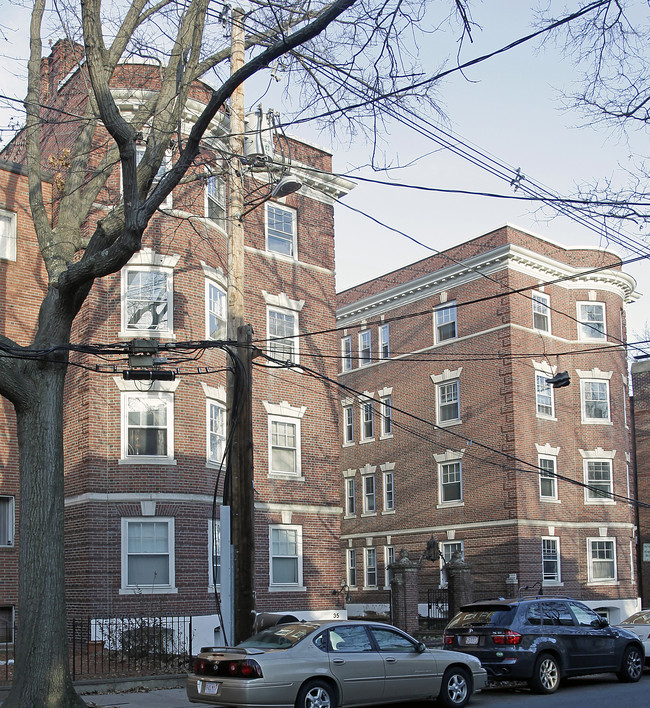 Colonial Court in Cambridge, MA - Foto de edificio - Building Photo