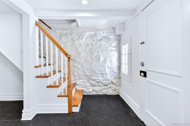 94 Main St in Roslyn, NY - Building Photo - Building Photo