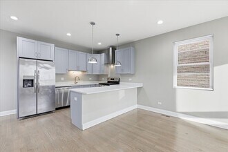 1048 N Lawndale Ave, Unit 1 in Chicago, IL - Building Photo - Building Photo