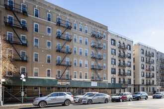 676 Saint Nicholas Ave in New York, NY - Foto de edificio - Building Photo