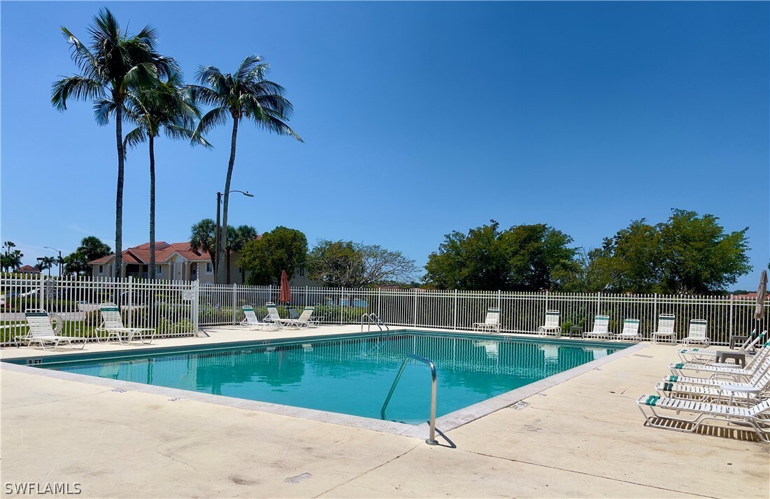 7797 Esmeralda Way in Naples, FL - Building Photo