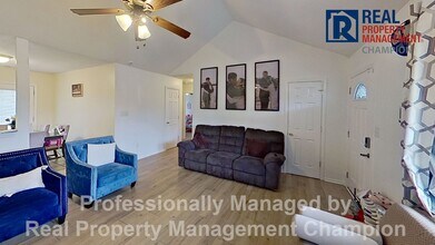 502 Regalwood Dr in Jacksonville, NC - Foto de edificio - Building Photo