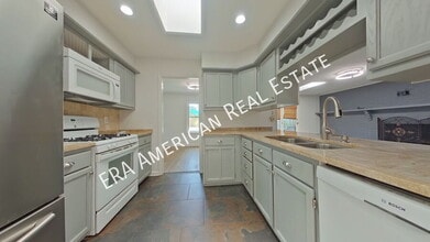 10 Lake Lorraine Cir in Shalimar, FL - Building Photo - Building Photo