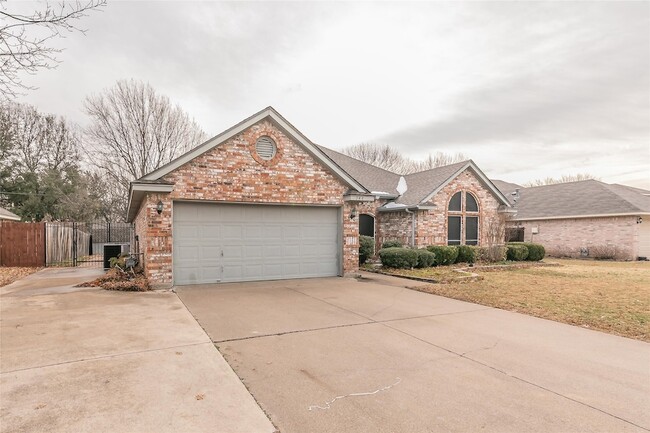 344 College St S in Keller, TX - Building Photo - Building Photo