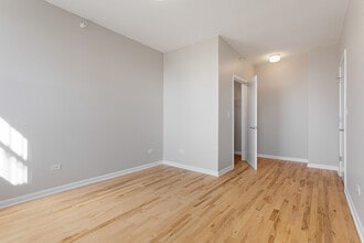 1717 S Prairie Ave, Unit 1508 in Chicago, IL - Building Photo - Building Photo