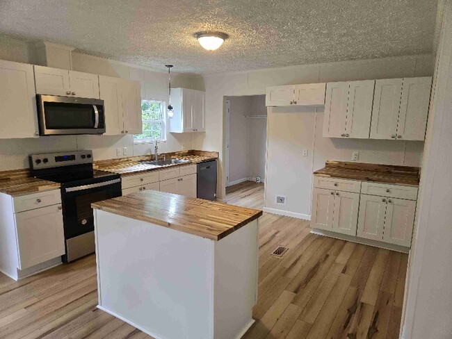 2515 Isbell Dr in Vale, NC - Building Photo - Building Photo