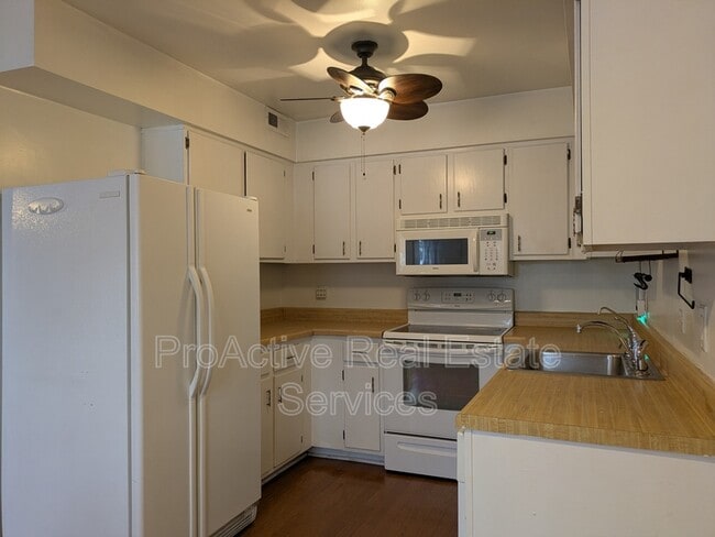 1326 W Ocean View Ave in Norfolk, VA - Building Photo - Building Photo