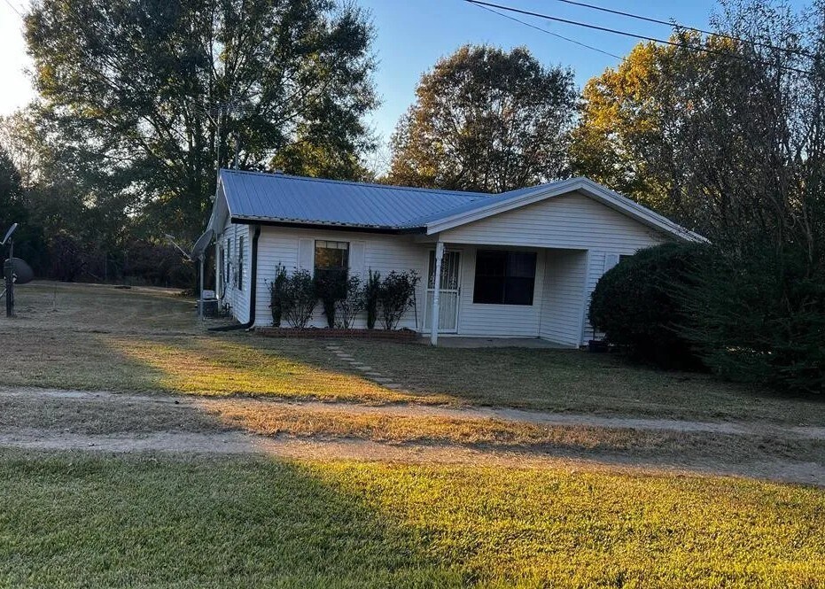 1738 Old Oxford Rd in Waterford, MS - Building Photo