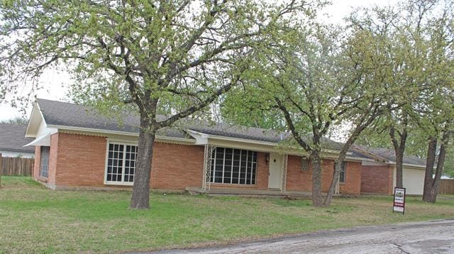 202 S 3rd St in Sanger, TX - Building Photo