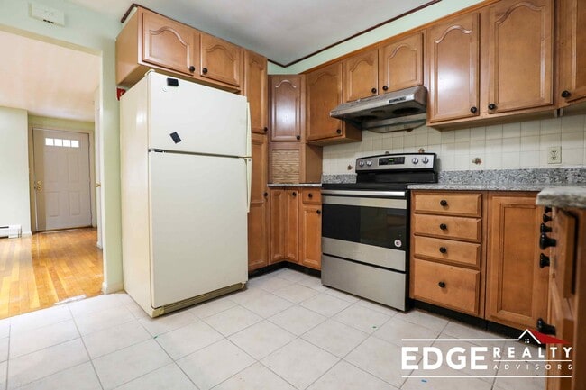 30 College Farm Rd in Waltham, MA - Building Photo - Building Photo