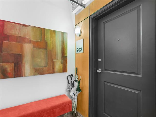 329 E Colorado Blvd in Dallas, TX - Building Photo - Building Photo