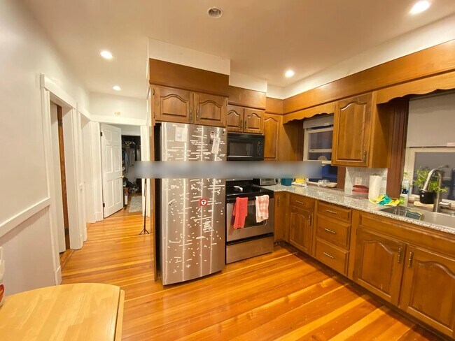 45 Bowdoin St, Unit 2 in Medford, MA - Foto de edificio - Building Photo