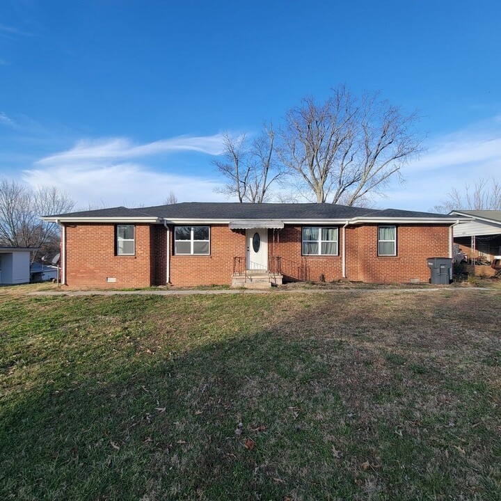 166 E 16th St in Cookeville, TN - Building Photo