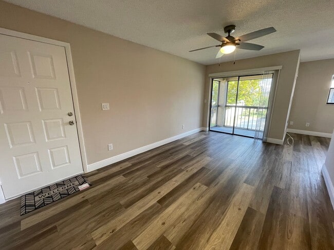 5325 Summerlin Rd in Ft. Myers, FL - Foto de edificio - Building Photo