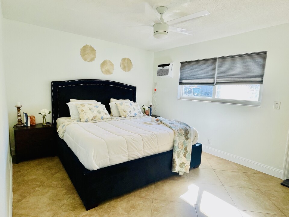 2756 NE 32nd St, Unit #3 in Fort Lauderdale, FL - Building Photo