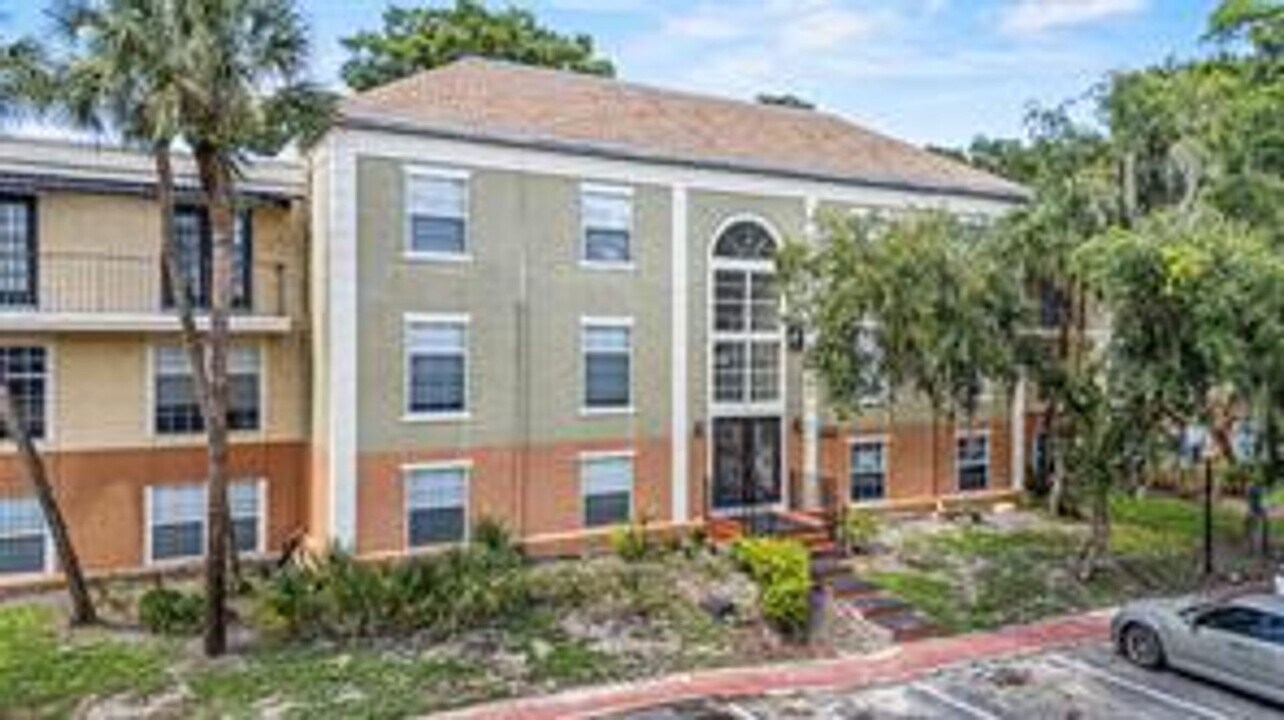 3946 Versailles Dr in Orlando, FL - Building Photo