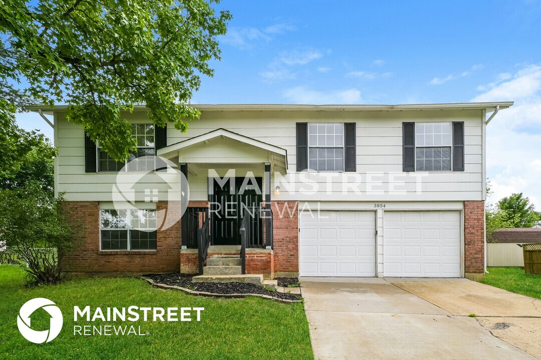 3854 Jeff Dr in St. Charles, MO - Building Photo