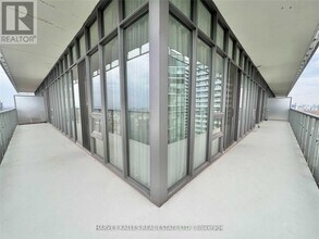 33 Charles St E in Toronto, ON - Building Photo - Building Photo