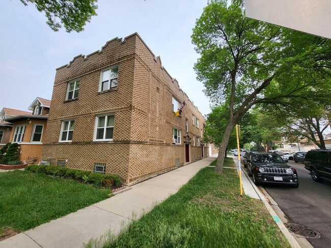 5414 W Wellington Ave in Chicago, IL - Building Photo - Building Photo