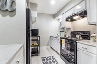 The Reserve @ Bellfort Apartments in Houston, TX - Building Photo - Building Photo