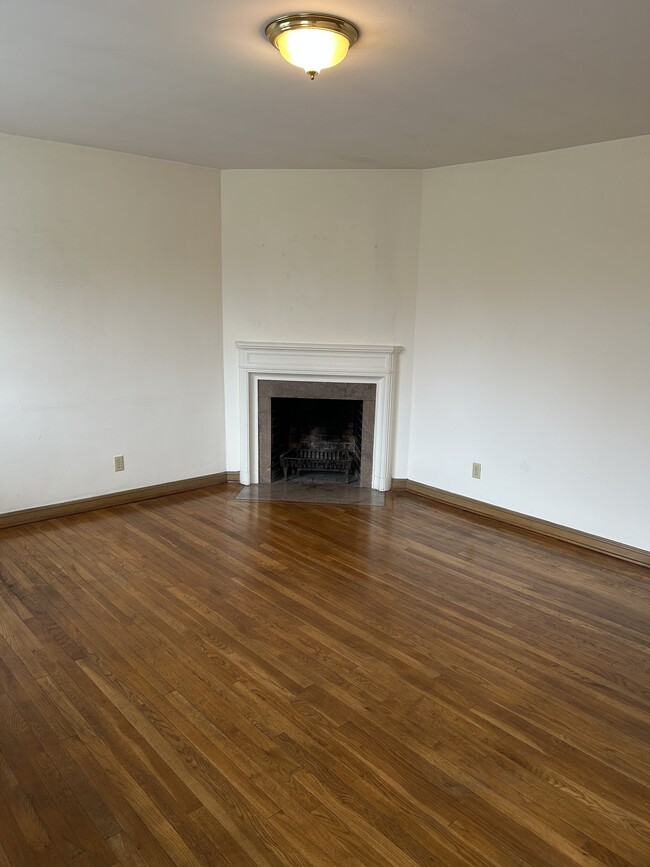 2009 Elmwood Ave, Unit D in Columbus, OH - Building Photo - Building Photo