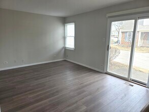 2549 College Hill Cir in Schaumburg, IL - Building Photo - Building Photo